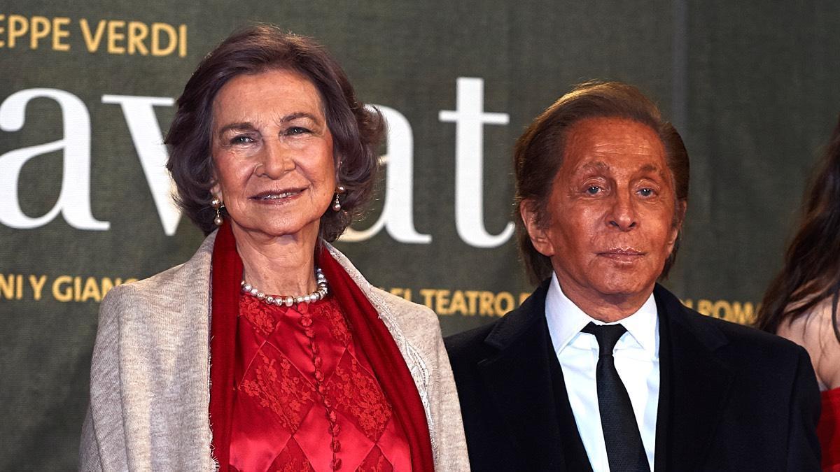 El conjunto de Valentino de la reina Sofía para un banquete especial en 2002