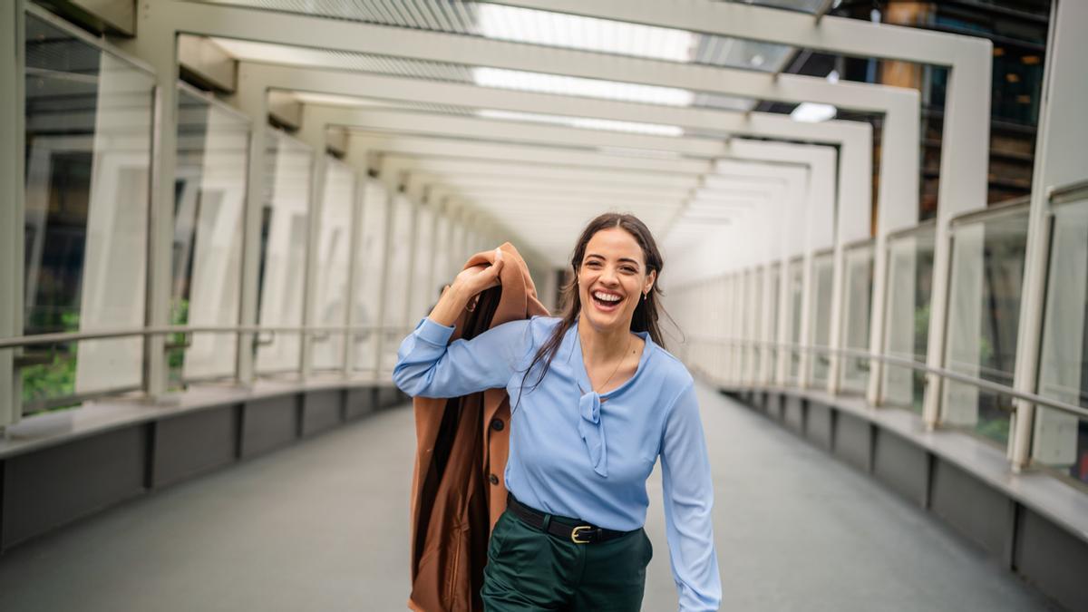 iStock “Caminar 30 minutos al día y comer hasta el 80%”: los hábitos que alargan la vida, según el doctor Jorge Planas, experto en longevidad