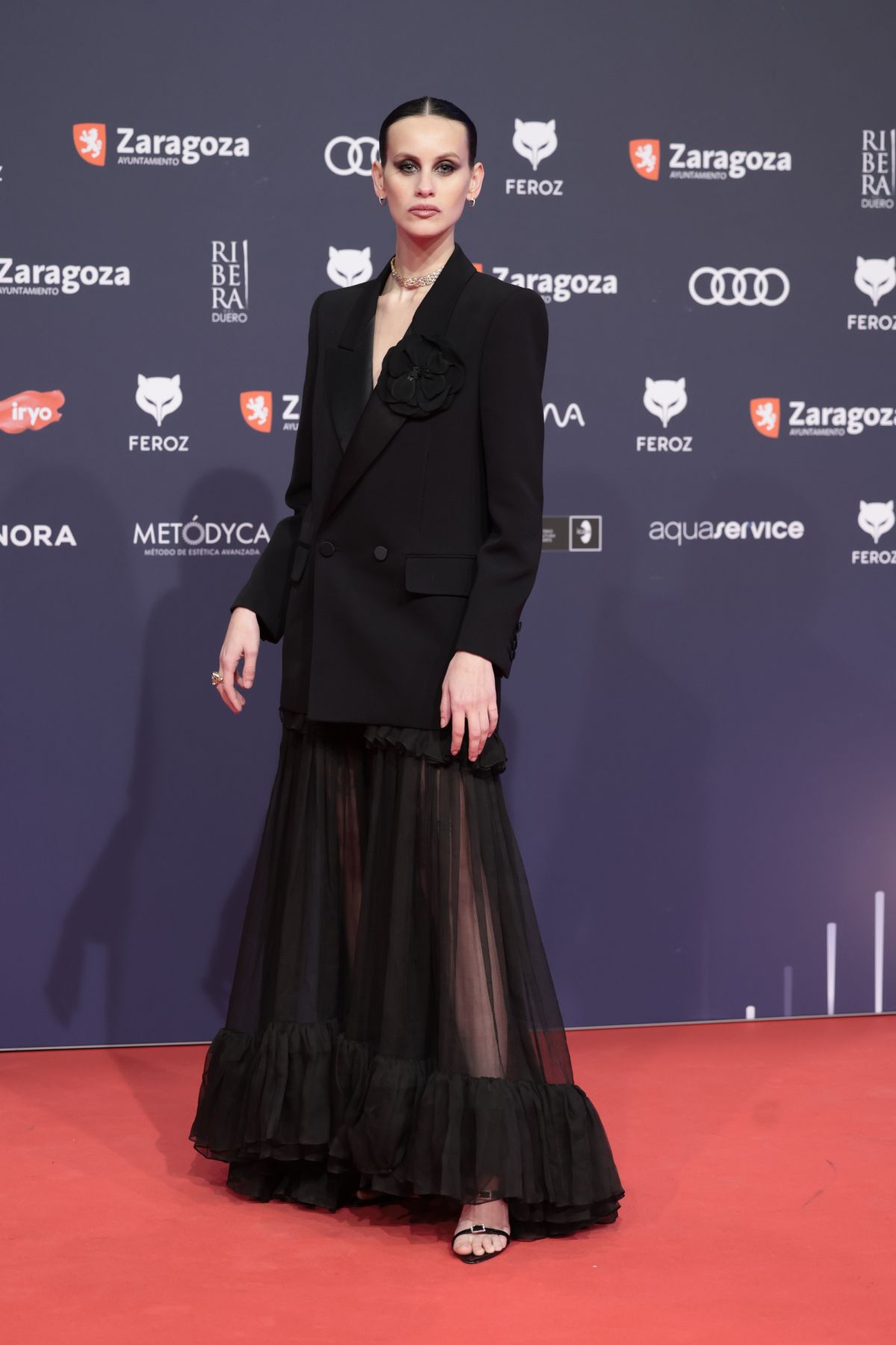 Milena Smit sur le tapis rouge des Feroz Awards.