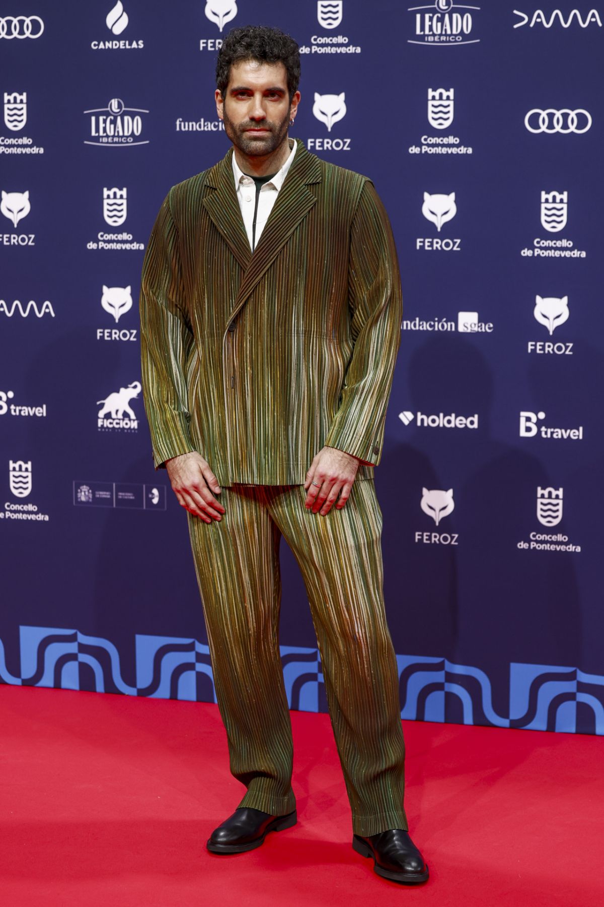 Tamar Novas Alvaro Mortes sur le tapis rouge des Feroz 2026 Awards