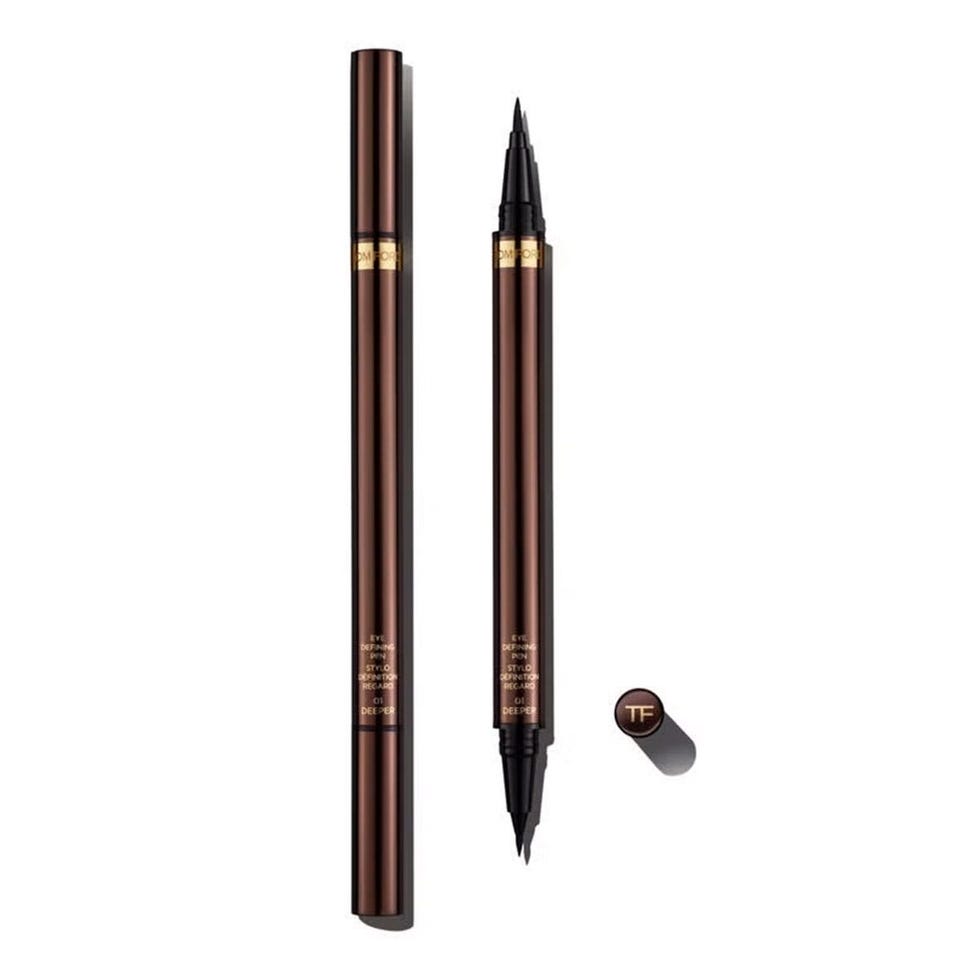 Stylo eye-liner liquide définissant les yeux