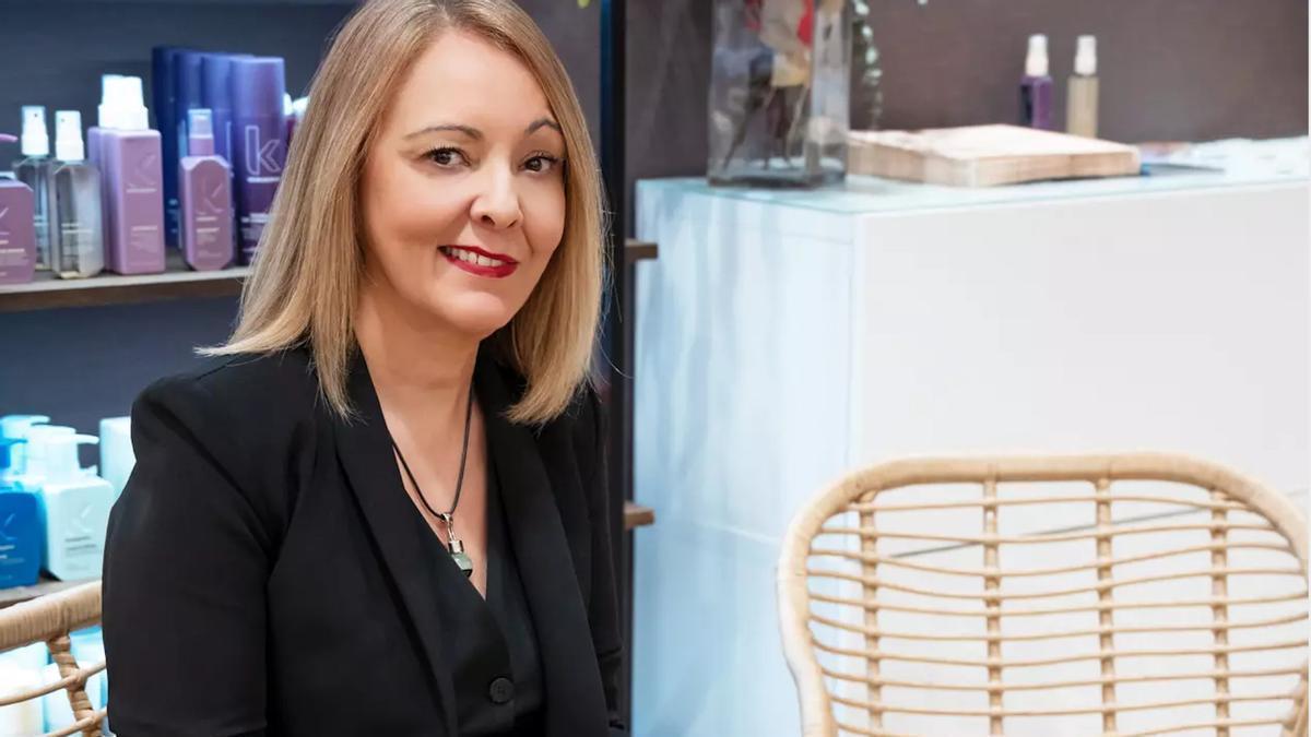 Sonia Hita, peluquera:  "La crema Nivea del bote azul mezclada con aceite de coco reduce la sensación de sequedad del cabello de forma muy rápida cuando se aplica de medios a puntas y se deja actuar unos 20 minutos antes del lavado"