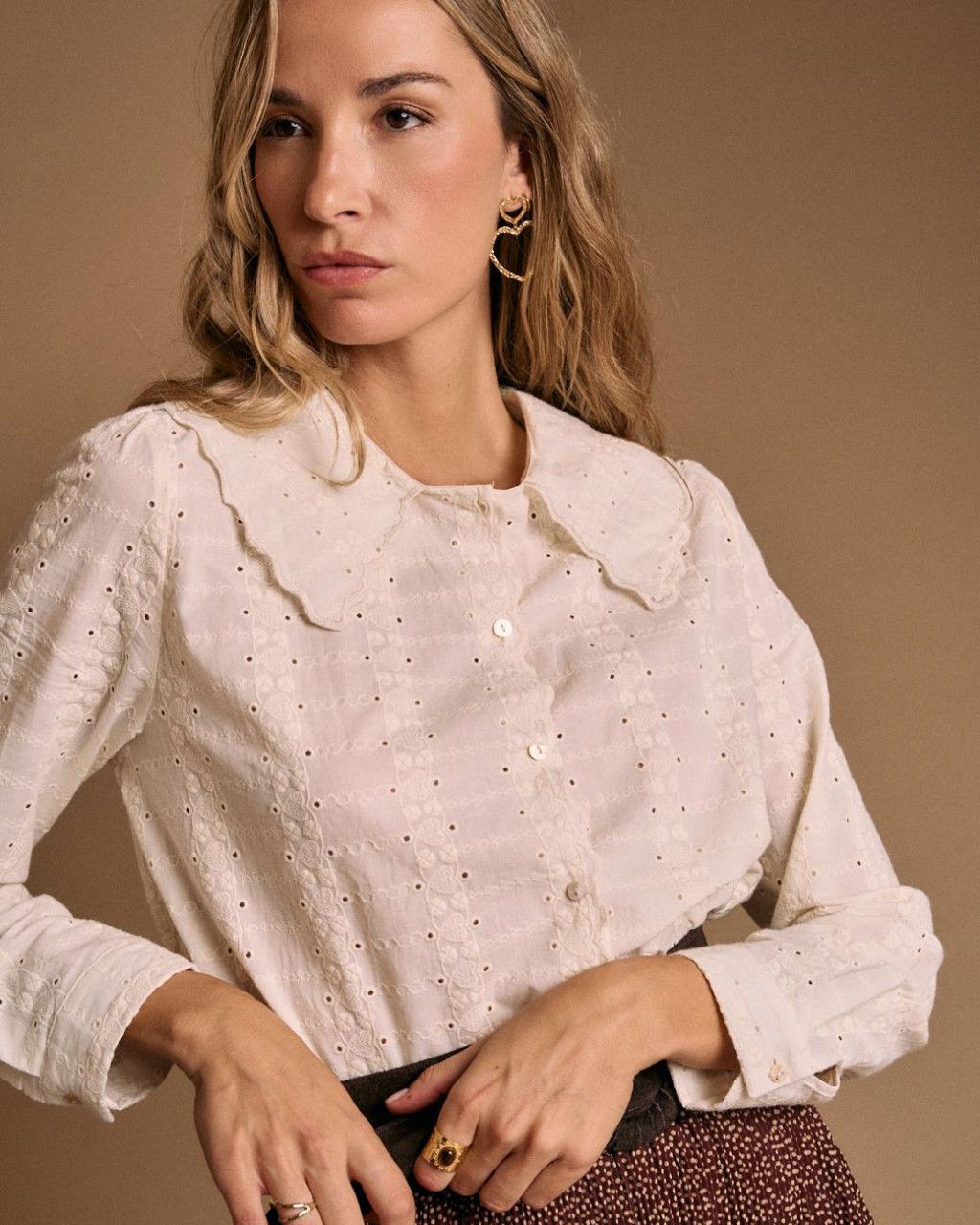 Blouse blanche à col roulé