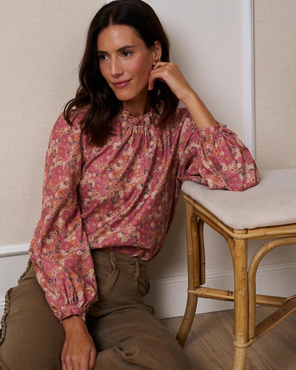 Blouse fleurie col volanté