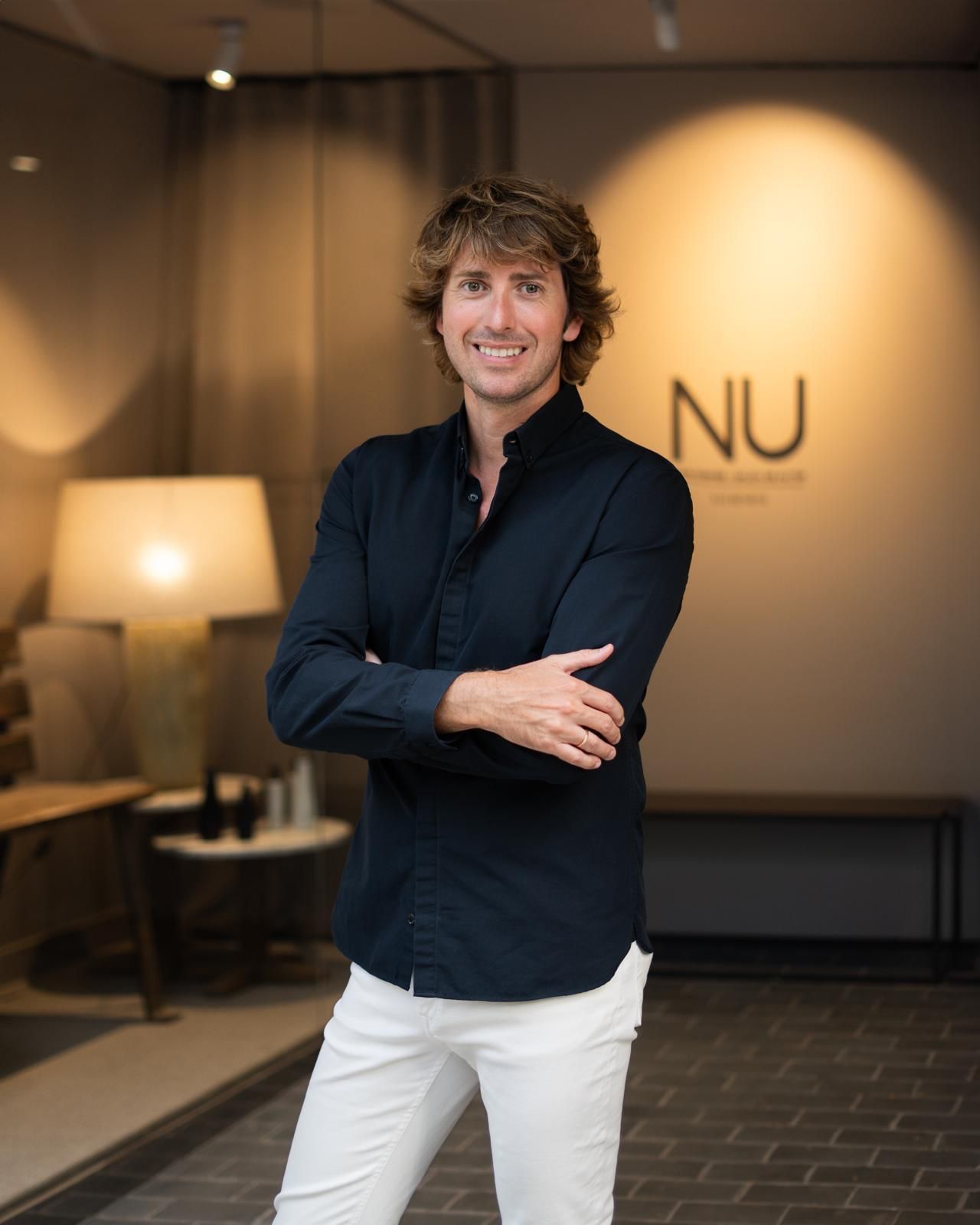 Oriol Barberà, coiffeur du Salón NU à Barcelone.