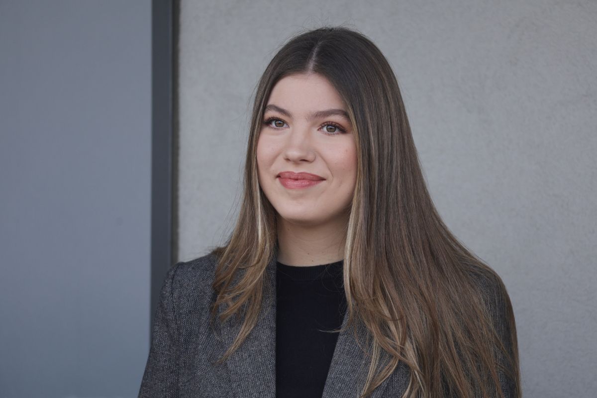 Le look confortable de l'Infante Sofía pour son apparition surprise à Madrid : un jean et un blazer flatteurs des soldes Zara