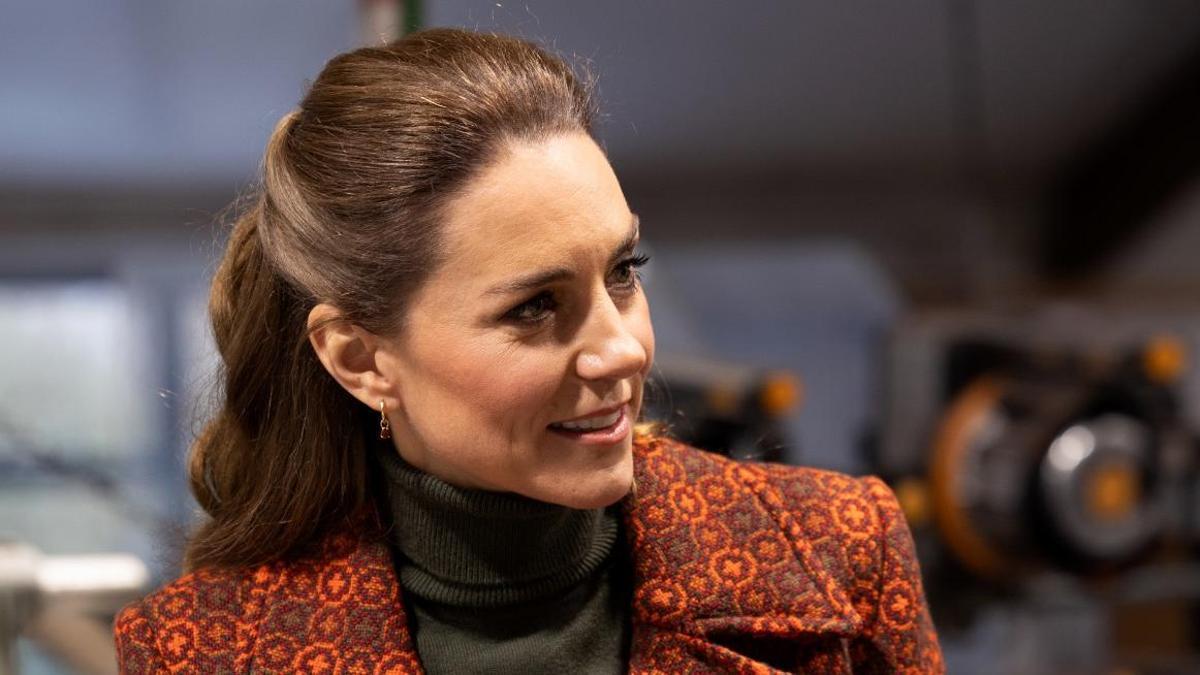 Kate Middleton arrasa con un abrigo