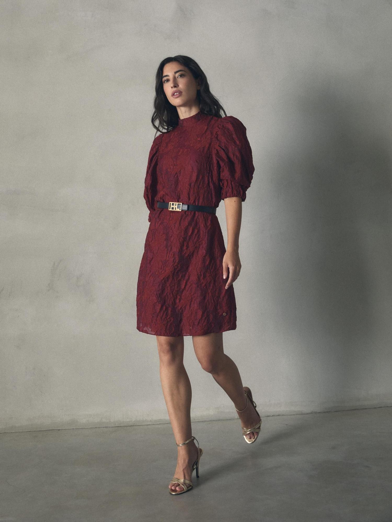 Robe courte rouge en jacquard