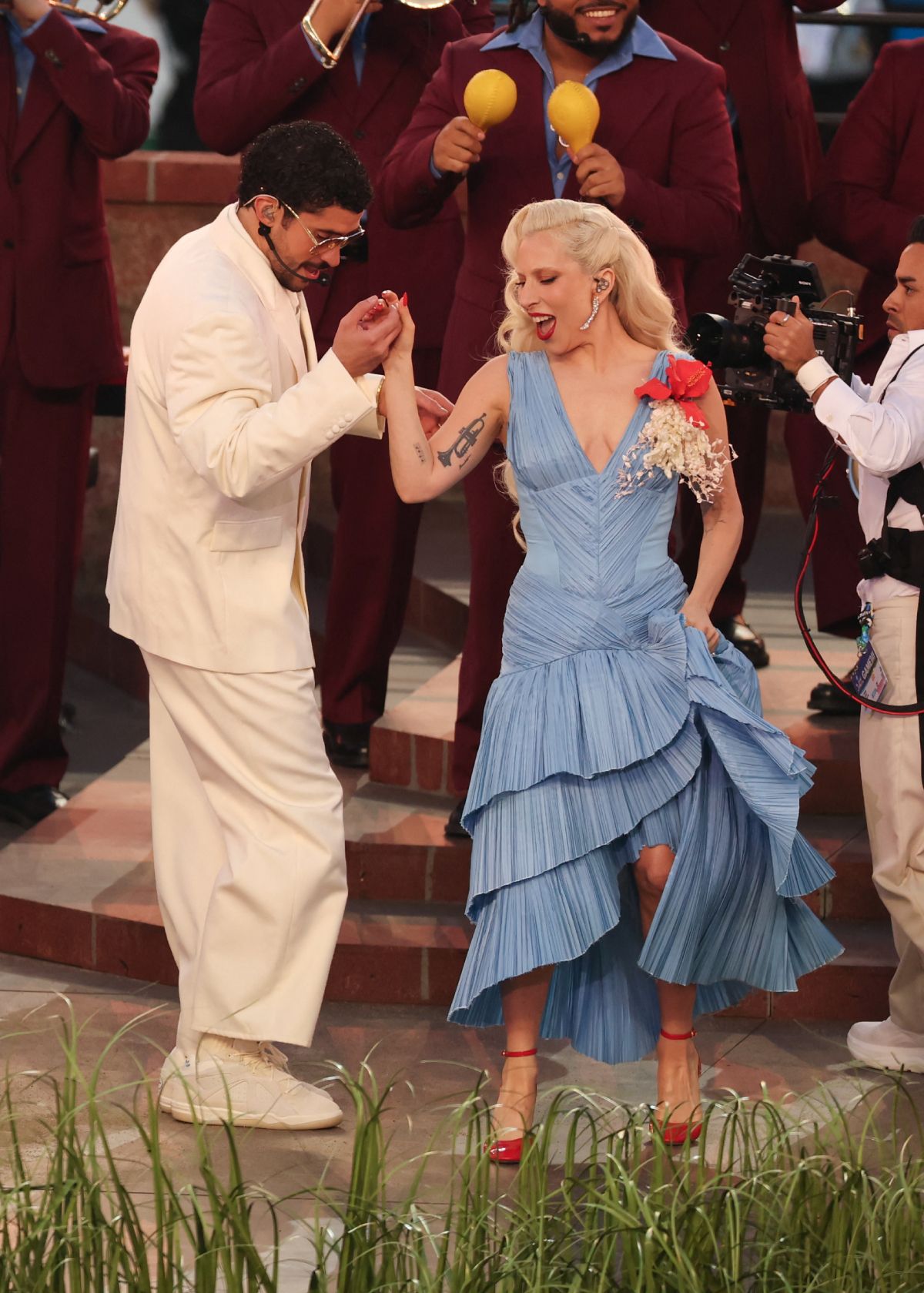 Lady Gaga en robe Luar lors du Super Bowl.