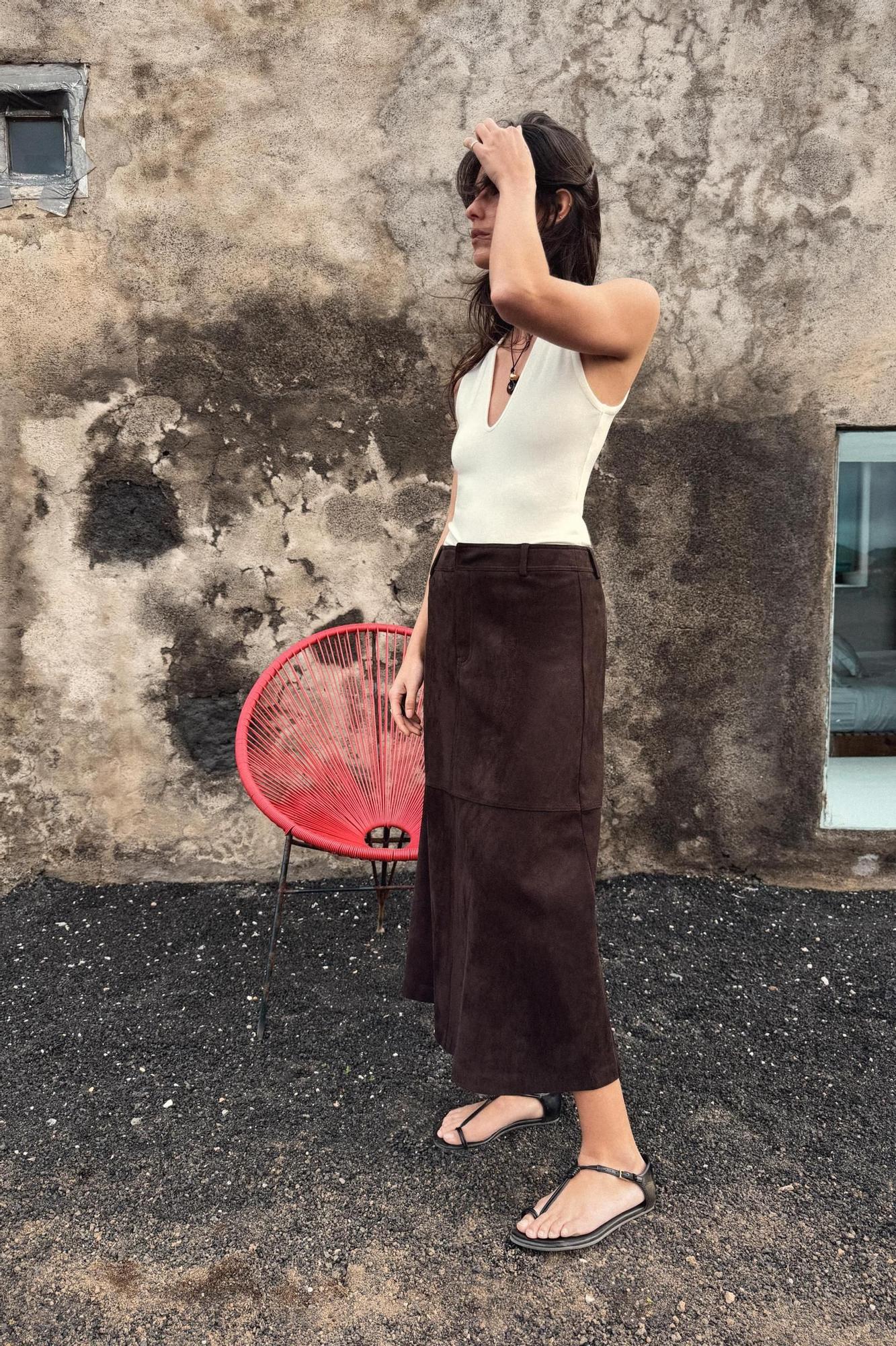 Jupe midi en daim marron