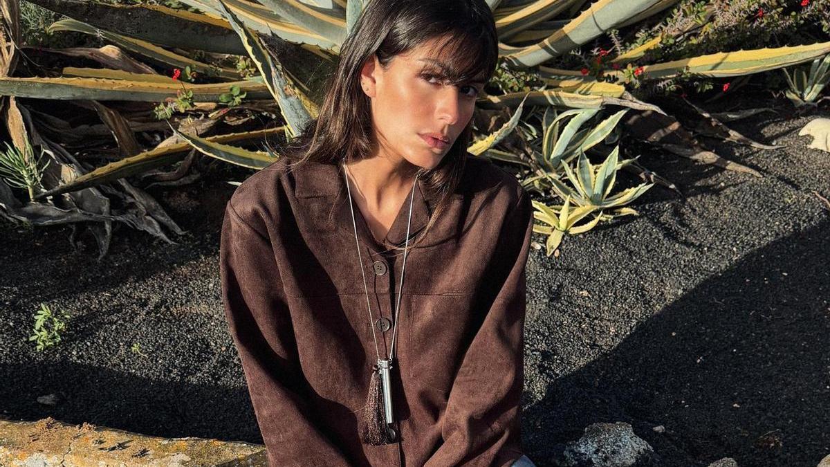 Zara sorprende con este conjunto de seis prendas de ante marrón chocolate que ya están agotando las chicas más pijitas