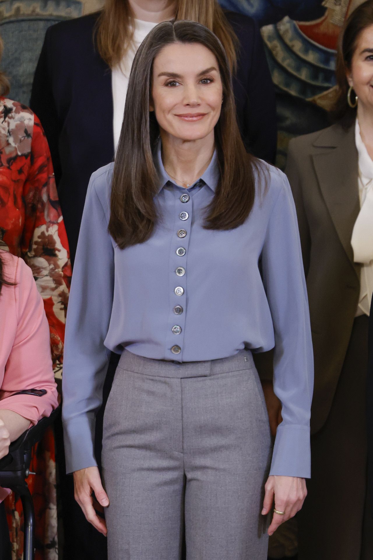 La reine Letizia présente une chemise Antik Batik.