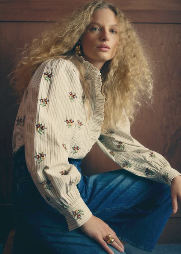 Blouse imprimée avec broderie florale