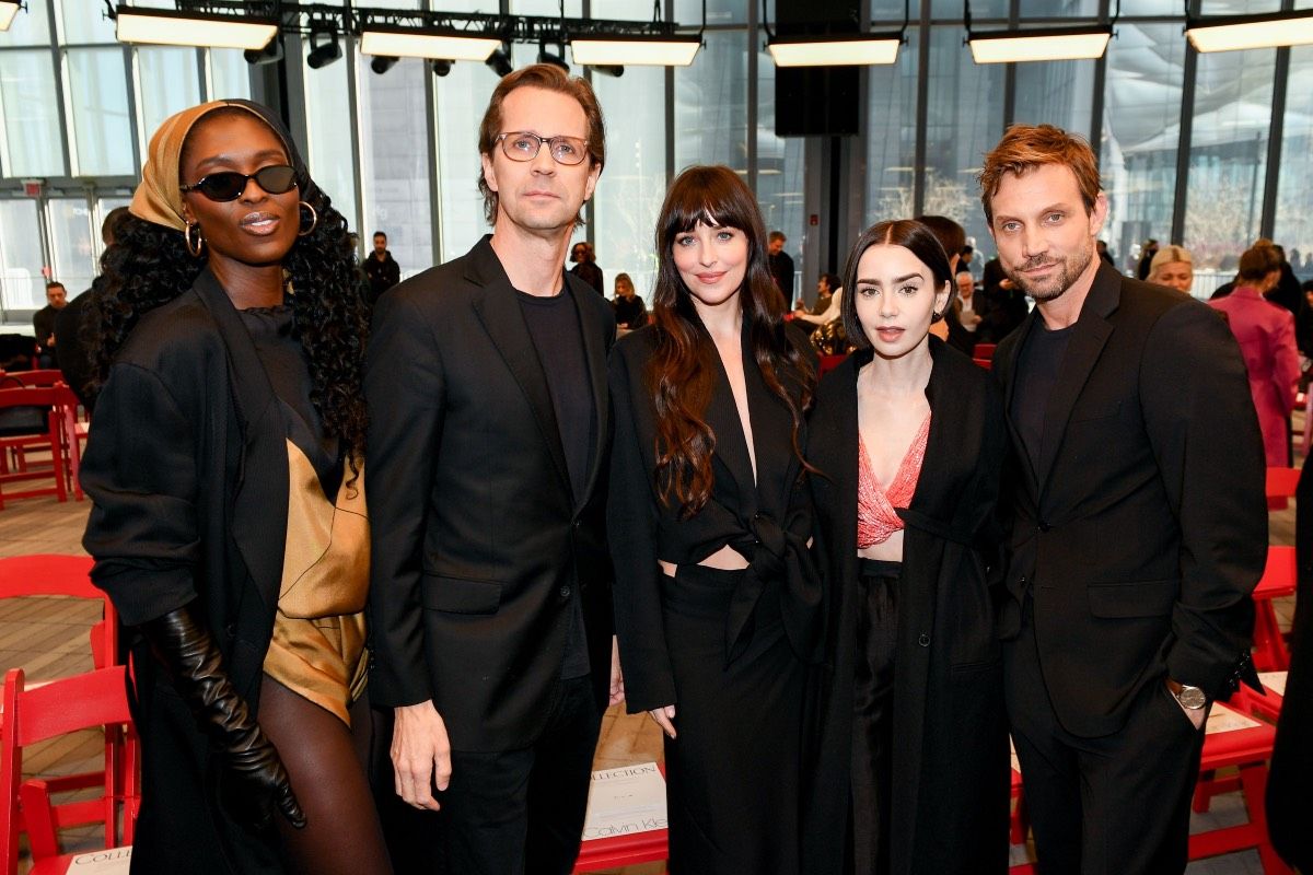 Lily Collins et Dakota Johnson au défilé Calvin Klein à la Fashion Week de New York