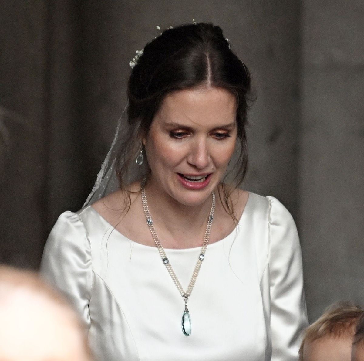 Les détails de la robe de mariée de Leopoldina du Liechtenstein : son pendentif