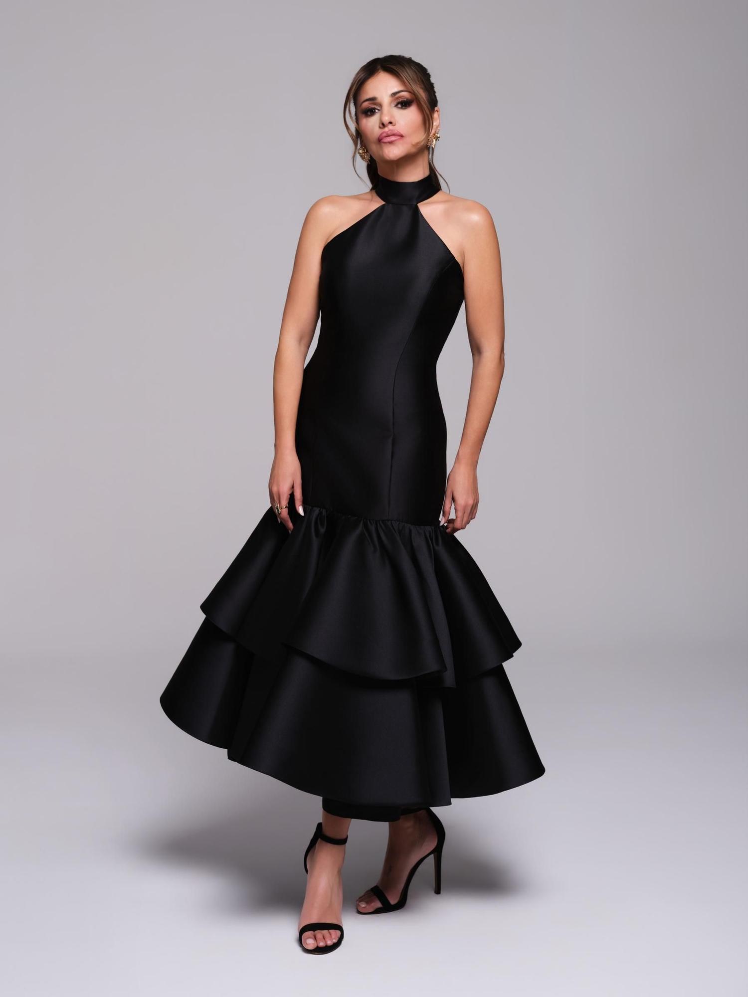 Robe noire à col licou