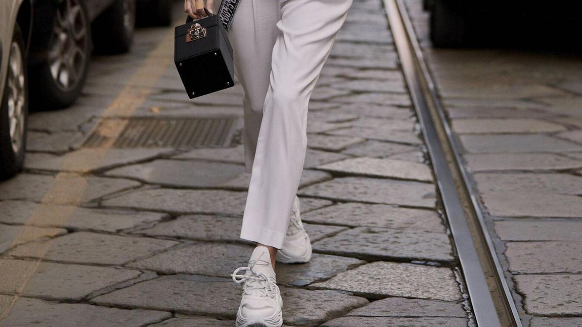 Mañana se esperan colas kilométricas en El Corte Inglés por las zapatillas Skechers más bonitas y cómodas: están recomendadas por podólogos y disponibles en tres colores