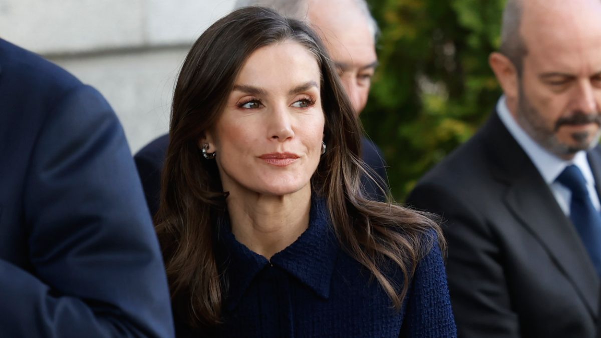 La reina Letizia y su conjunto de tweed para celebrar la Constitución.