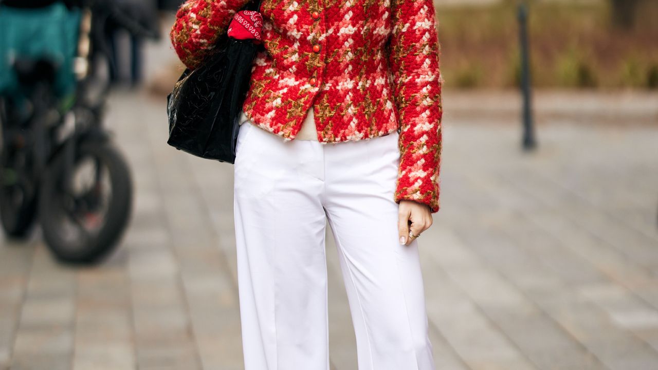 Mango Outlet líquida su stock y regala (por 13 €) los pantalones blancos más elegantes para la primavera 2026: es top ventas en todas las tallas