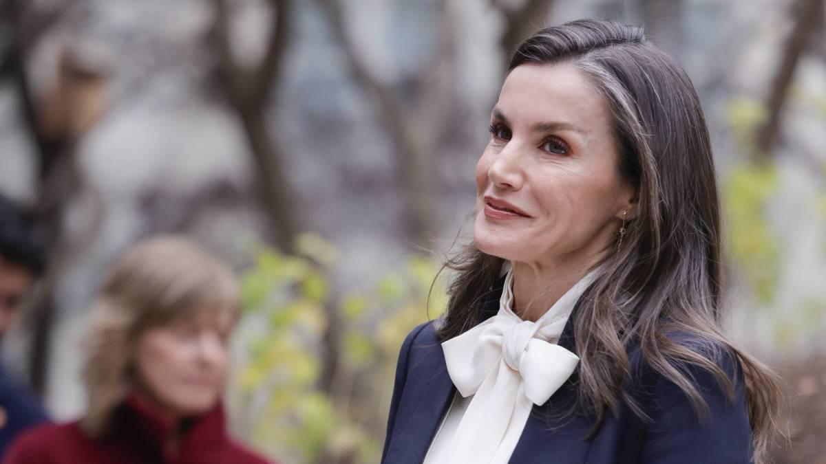 La reina Letizia apoya la Alianza por la Lana con un traje de lana merino de Oteyza