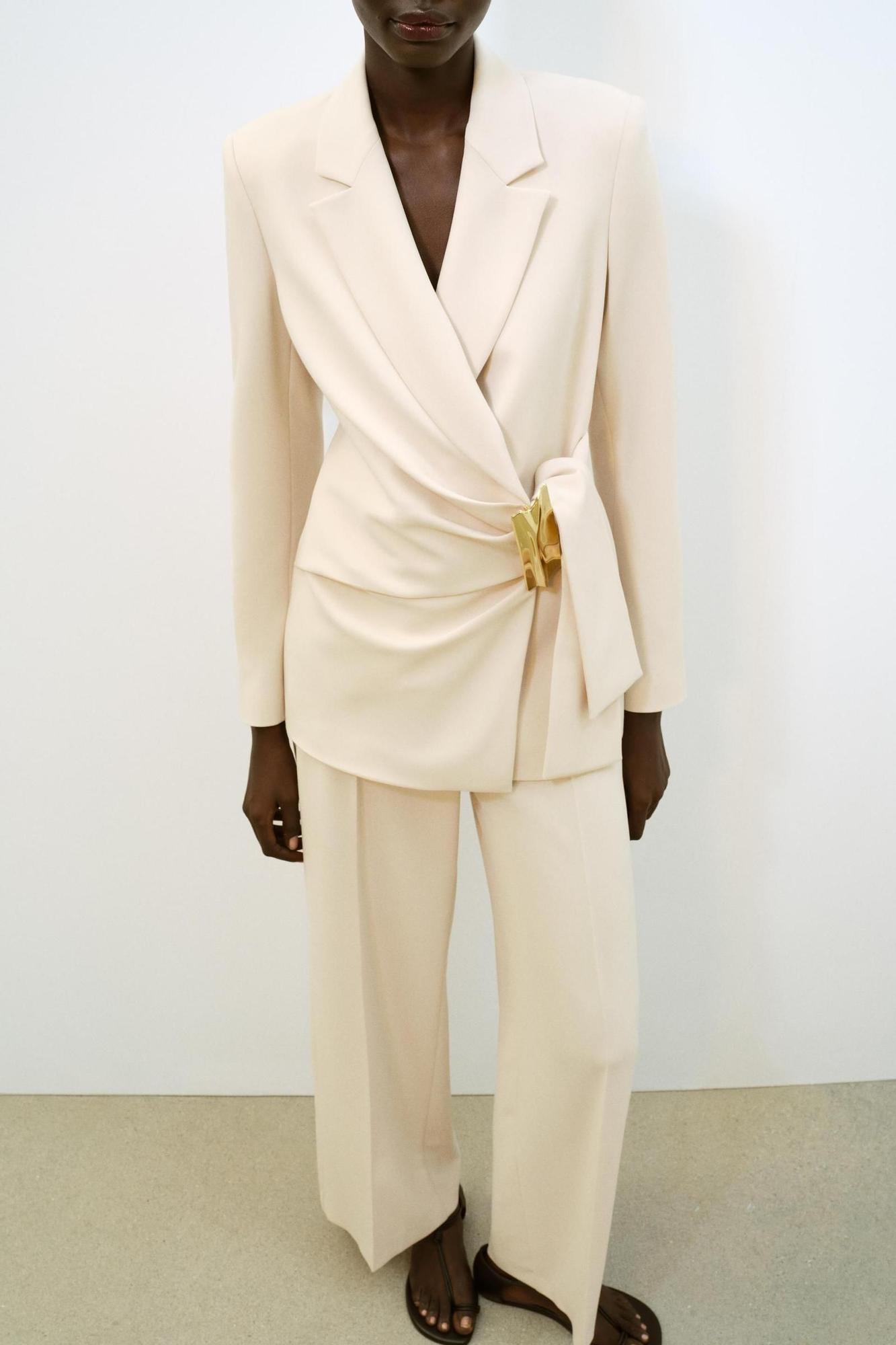 Veste de costume blanche avec boucle
