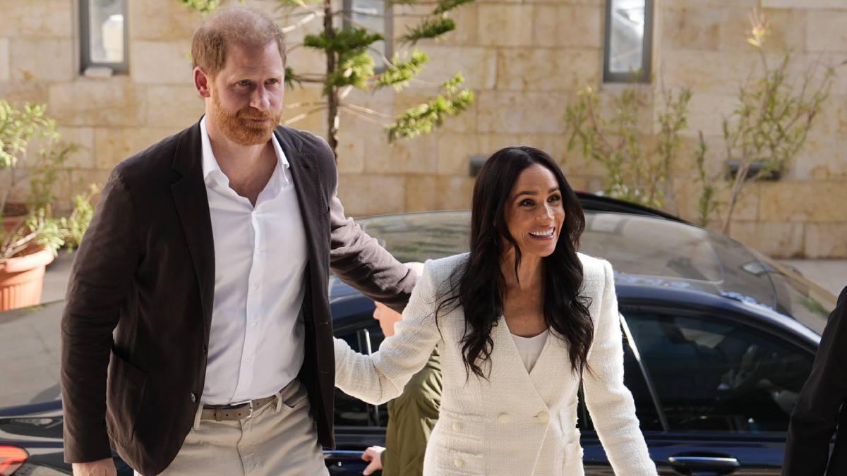 Los duques de Sussex comienzan su viaje a Jordania