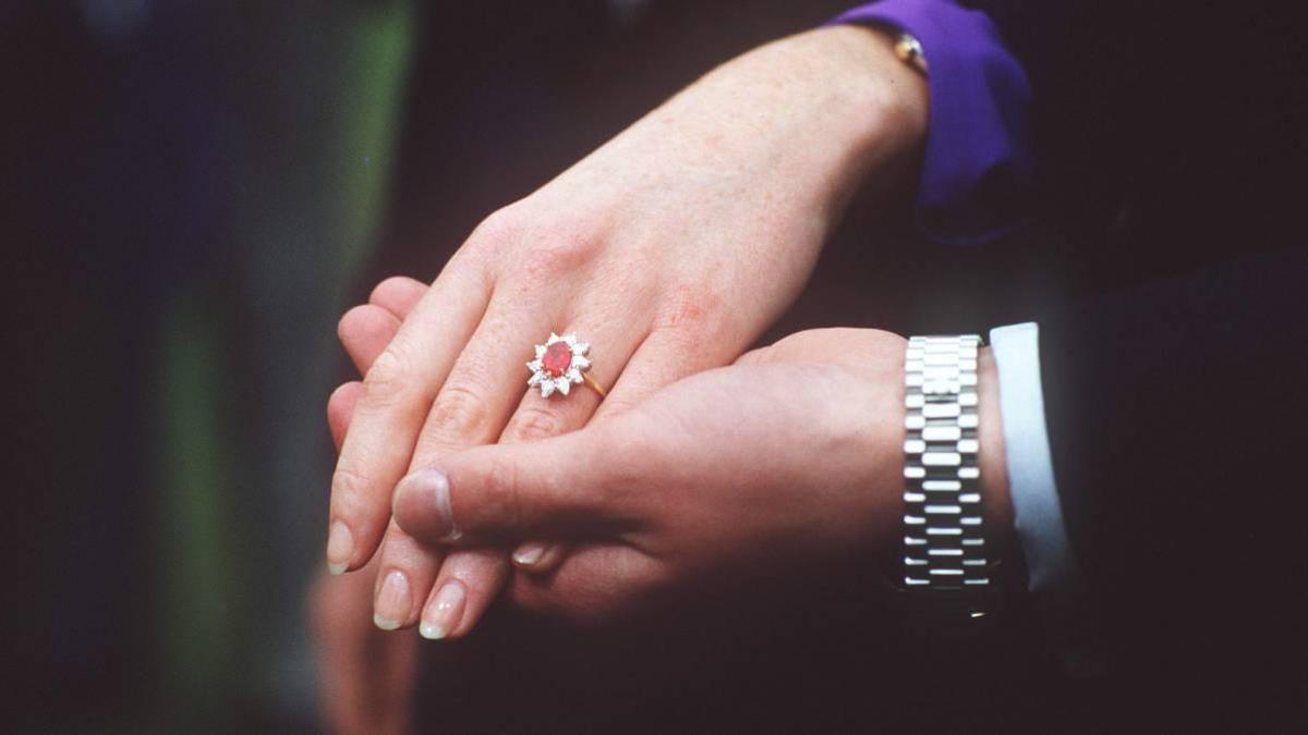 El anillo de compromiso de diamantes y rubí de Sarah Ferguson, exduquesa de York