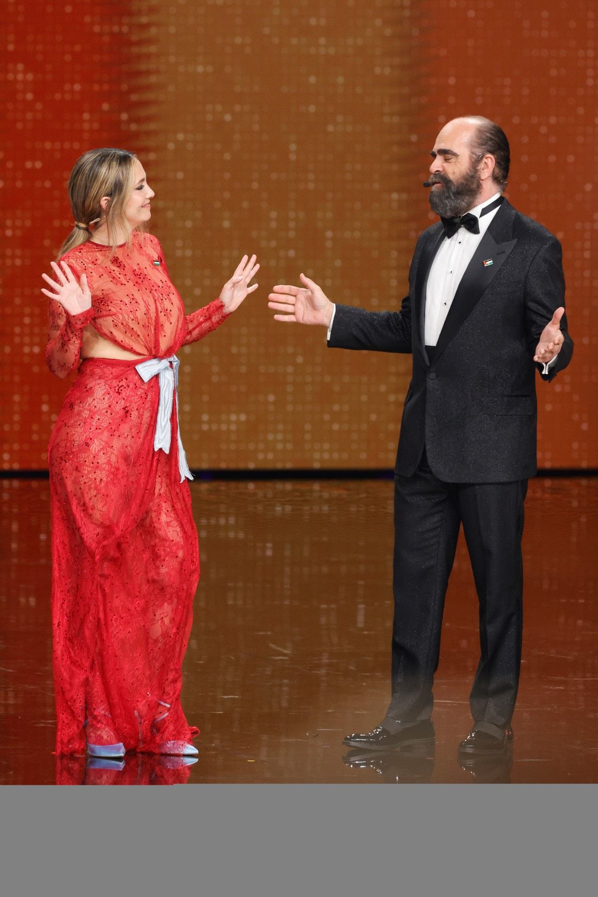 Rigoberta Bandini ferme le Goya avec un look dentelle rouge