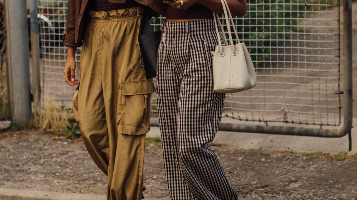 Ayer me compré por 35 € en Zara los pantalones de cuadros de tendencia pija que no pienso quitarme en toda la primavera porque alargan y estilizan piernas
