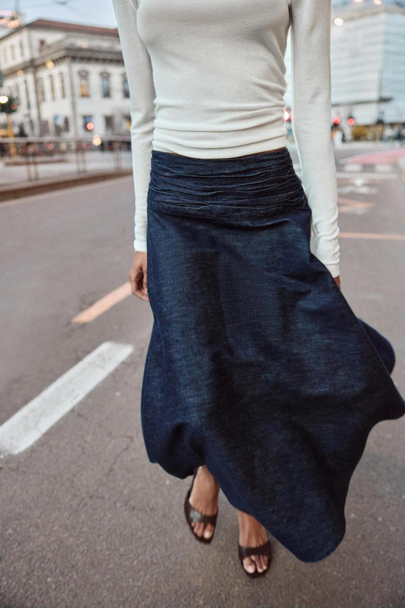 Jupe midi asymétrique à fronces