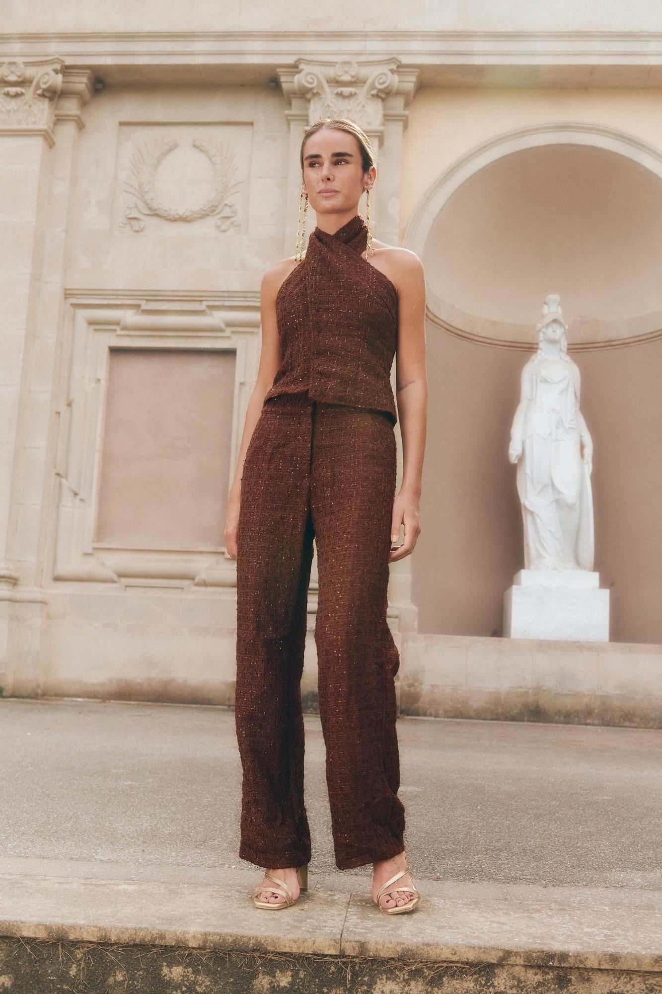 Ensemble invité avec pantalon et haut dos nu
