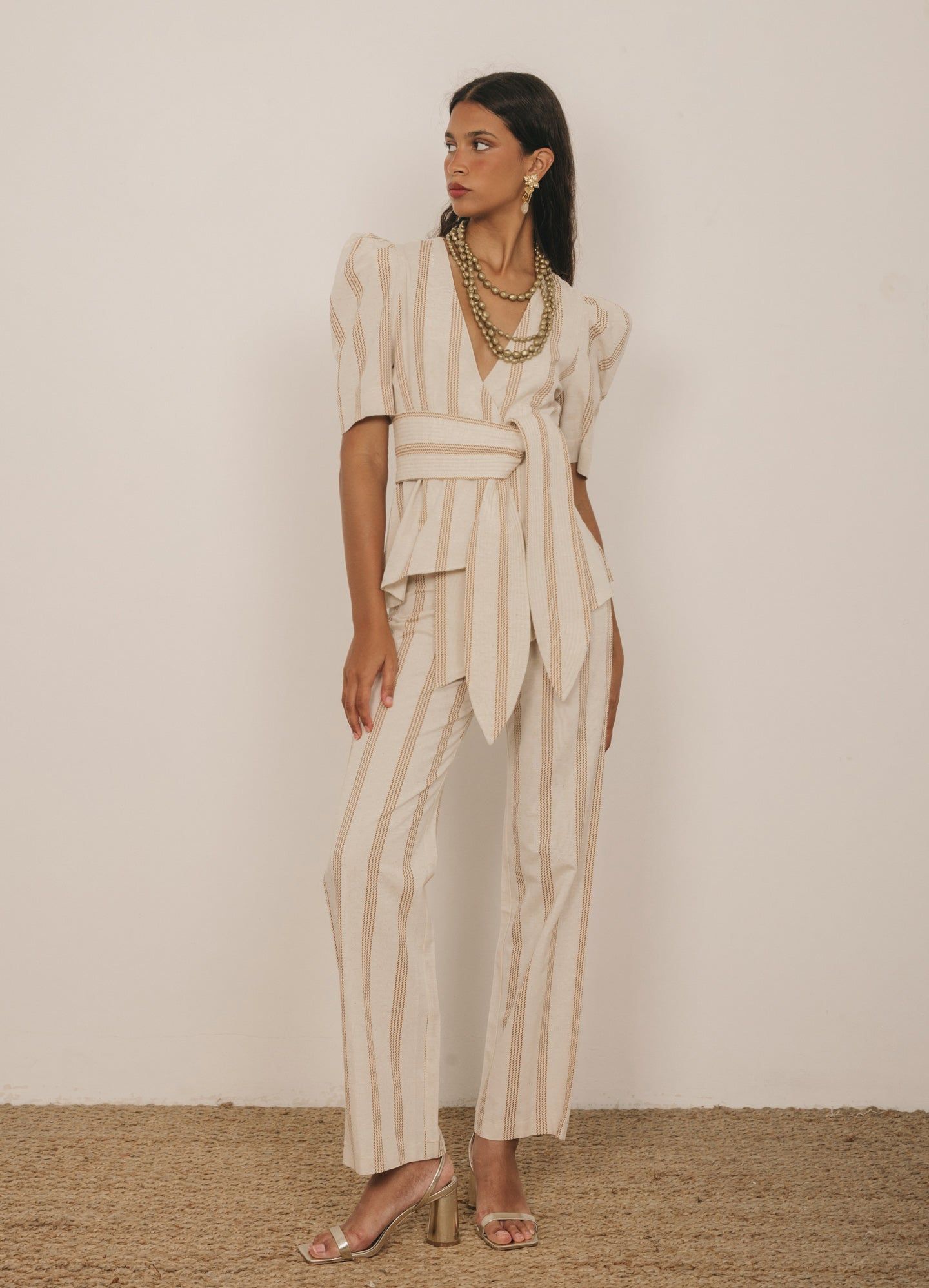 Ensemble invité haut et pantalon rayé