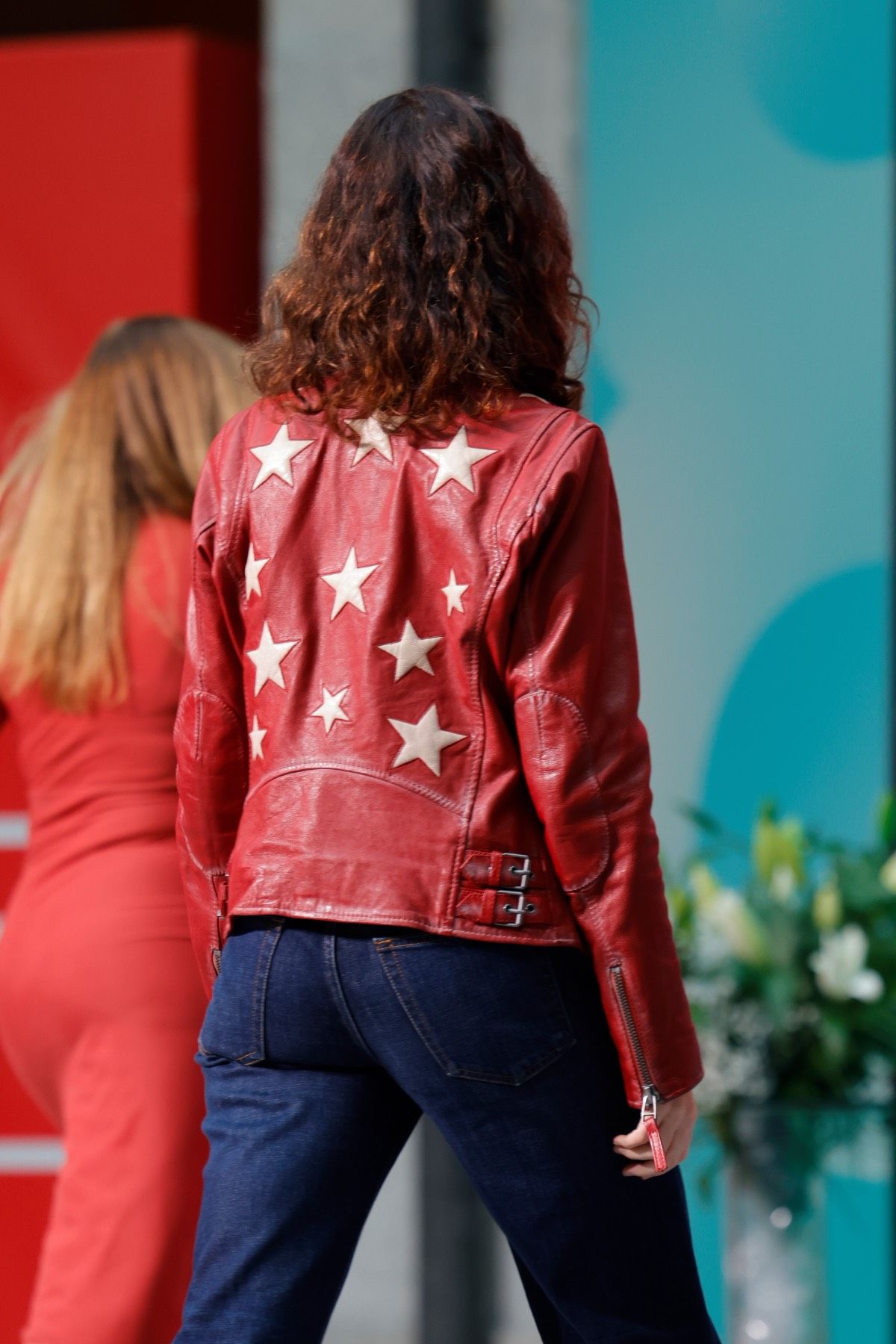 Le clin d'œil à Madrid dans la veste d'Isabel Díaz Ayuso