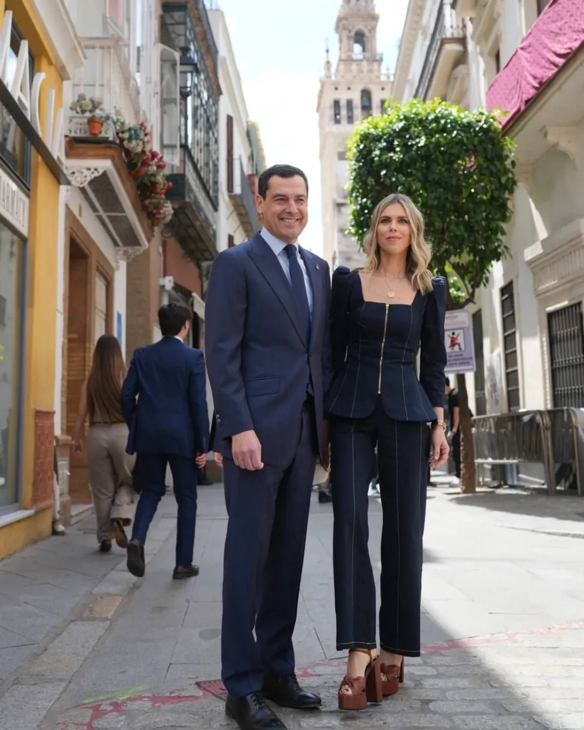 L'incroyable look marine de Manuela Villena pour le dimanche des Rameaux