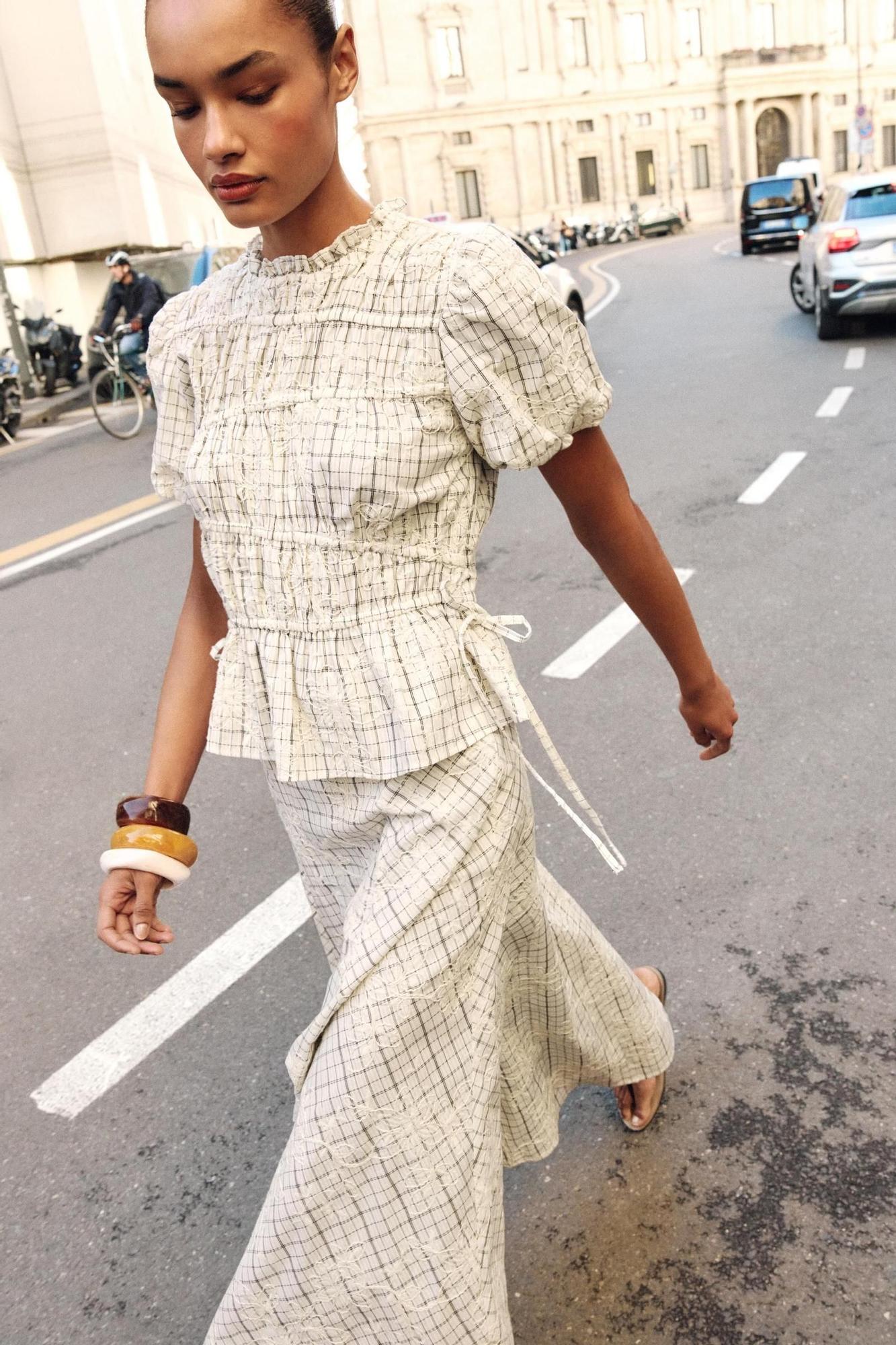 Ensemble jupe midi et haut à carreaux
