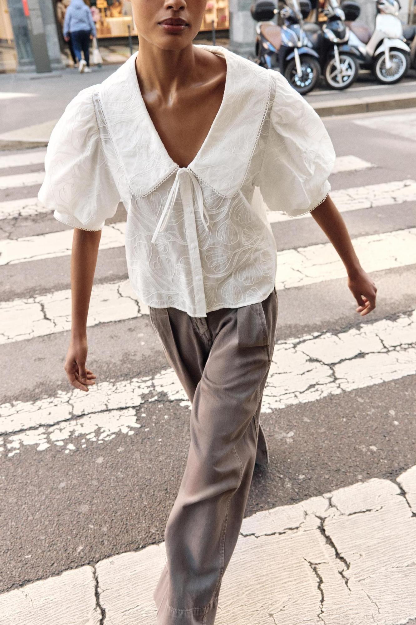 Blouse blanche avec dentelle et col bob