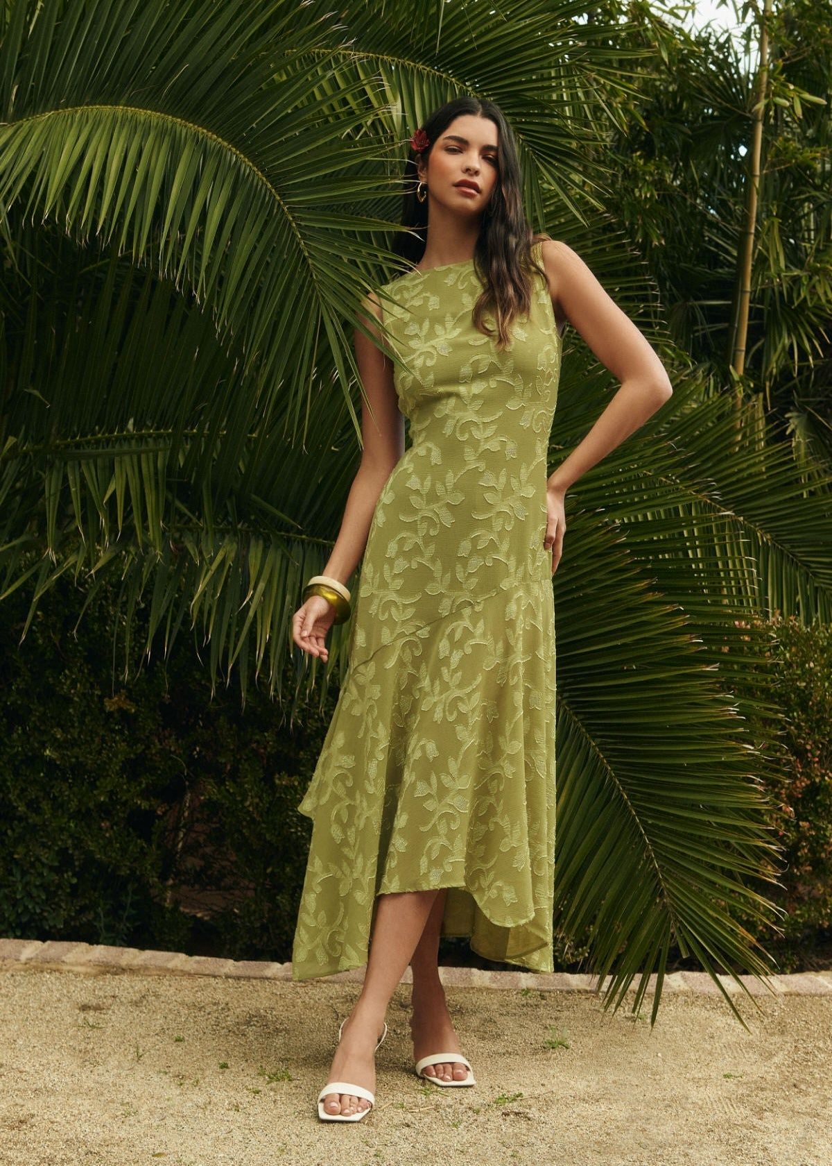 Robe d'invité verte avec broderie