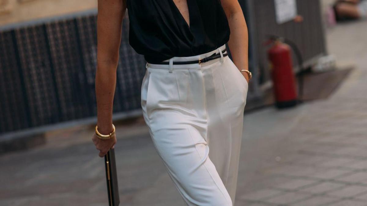 Los pantalones barrel blancos serán la tendencia estrella de la primavera 2026