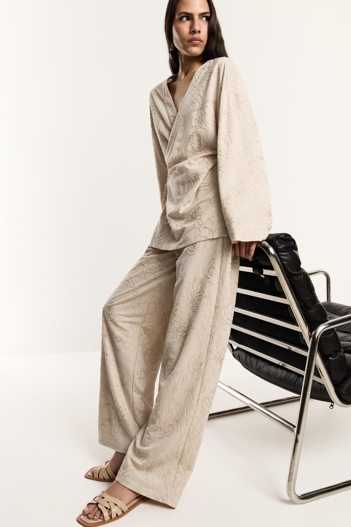 Ensemble kimono et pantalon brodés