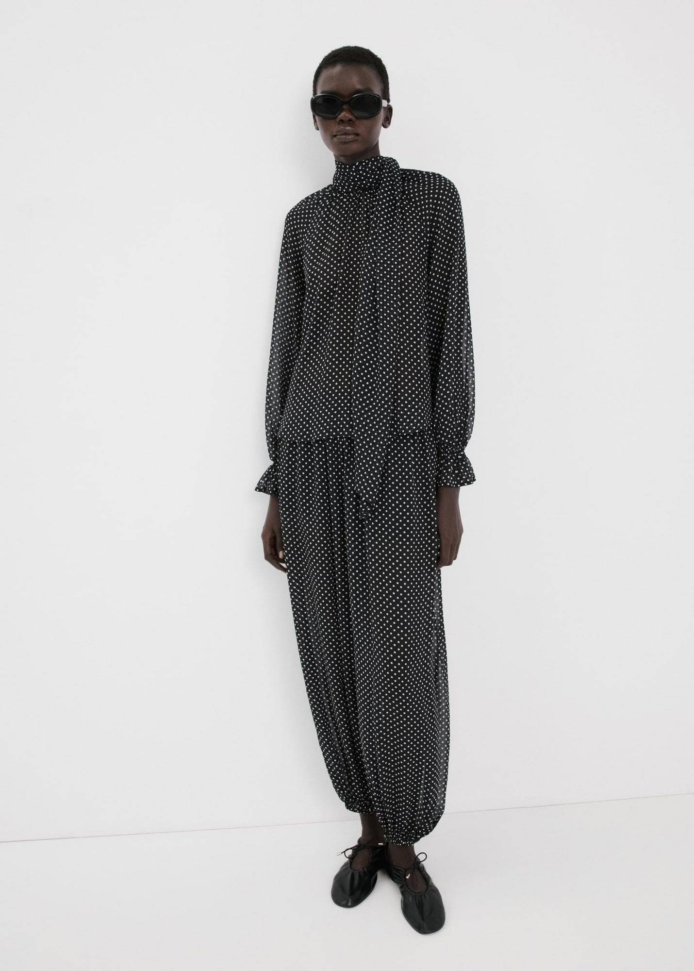 Ensemble chemisier et pantalon à pois