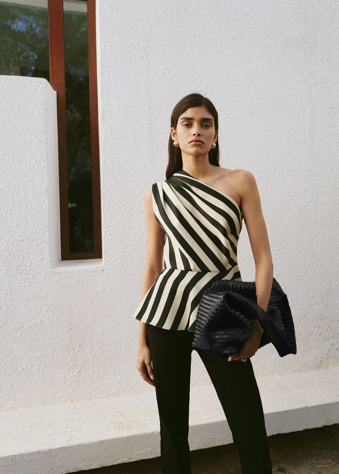 Top asymétrique à imprimé rayé
