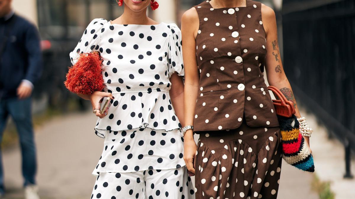 Arrasan en ventas en las tiendas de Sfera de Sevilla los vestidos y blusas de lunares de tendencia 2026 más elegantes para la Feria de Abril