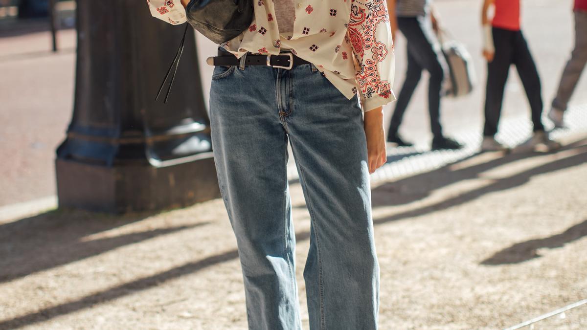 Mango Outlet hace limpieza de almacenes y vende (por menos de 12 €) los pantalones vaqueros que llevabas en los 2000 por su efecto tipazo en todas las tallas