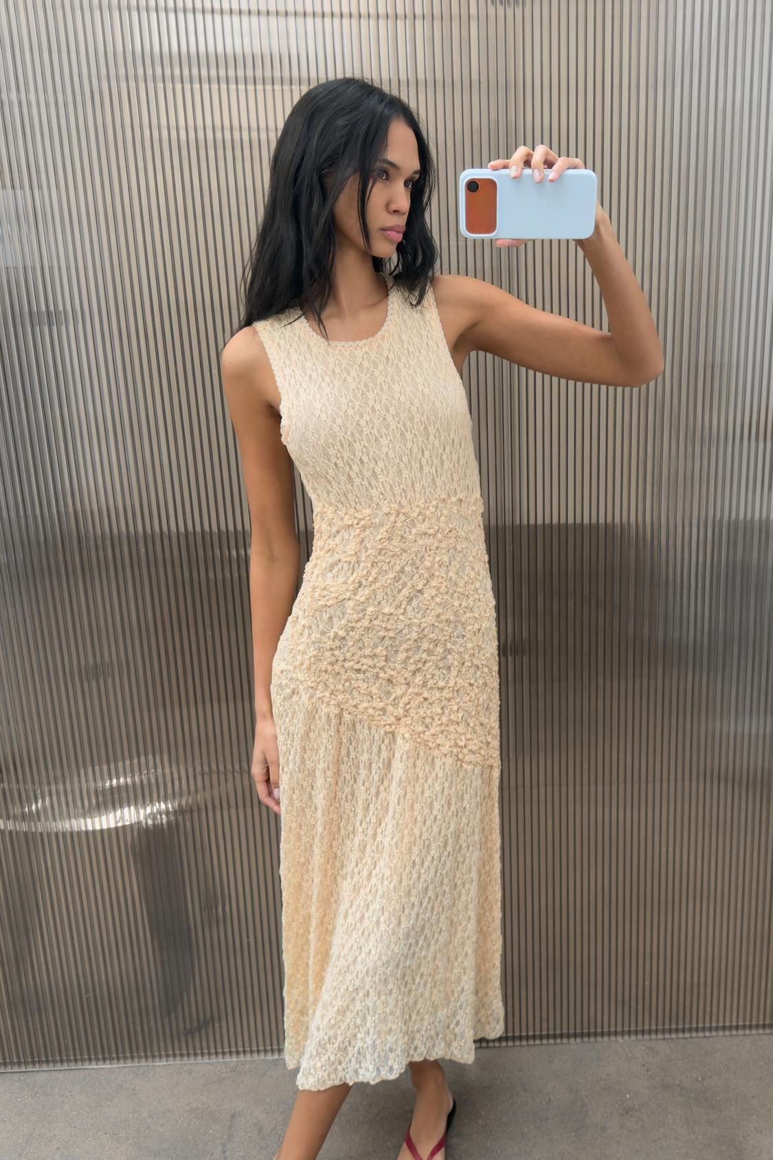 Robe midi en dentelle avec fronces