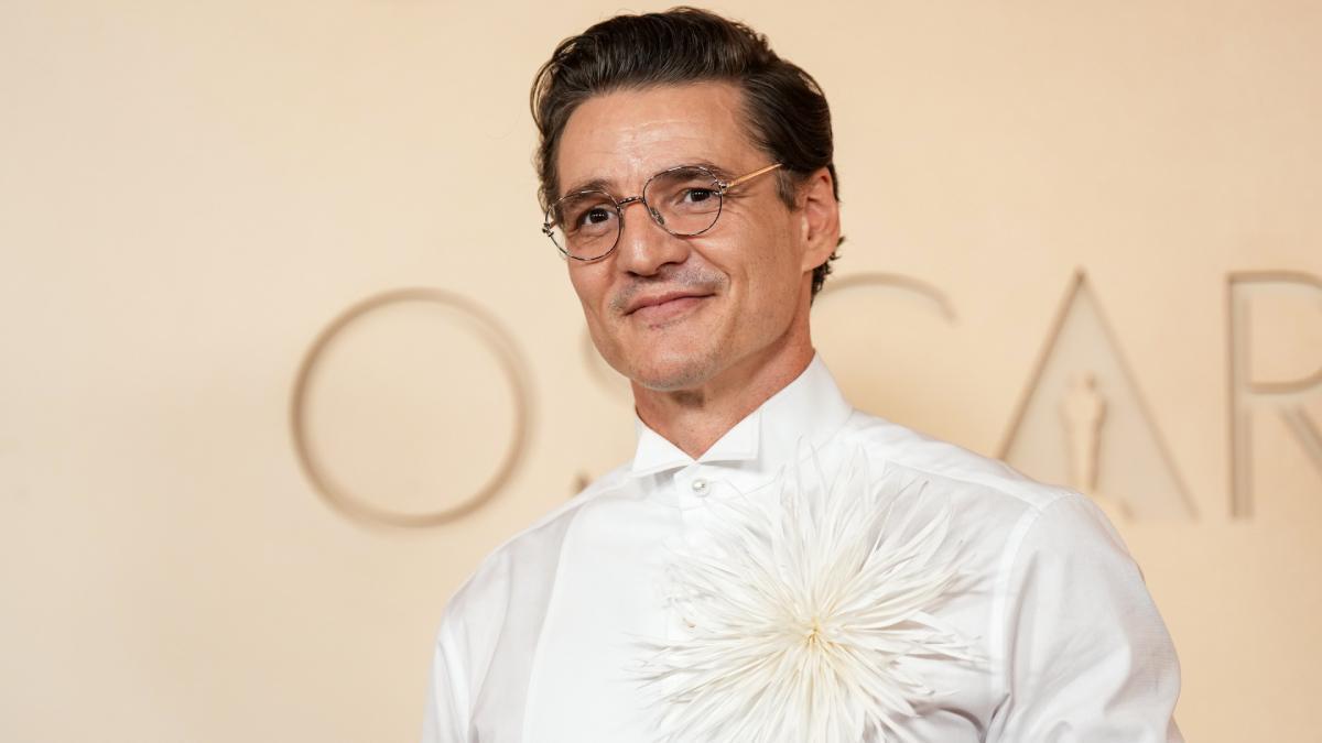 La tendencia de los broches arrasa en la alfombra roja de los Oscar 2026.