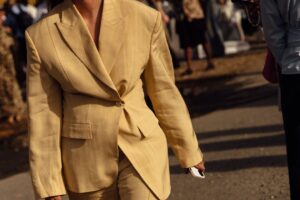 Les tenues monochromes les plus élégantes et idéales pour la mi-temps qui ne peuvent manquer dans votre valise de Pâques viennent d'atterrir chez Zara.