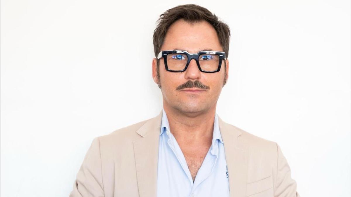 5 pasos para tapar las ojeras como un profesional según David Francés, maquillador: "Si la ojera es oscura, olvida los tonos demasiado claros, el corrector debe tener un subtono asalmonado"