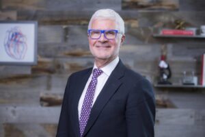 Dr Steven Gundry, chirurgien : "« Le miel local peut réduire les allergies"