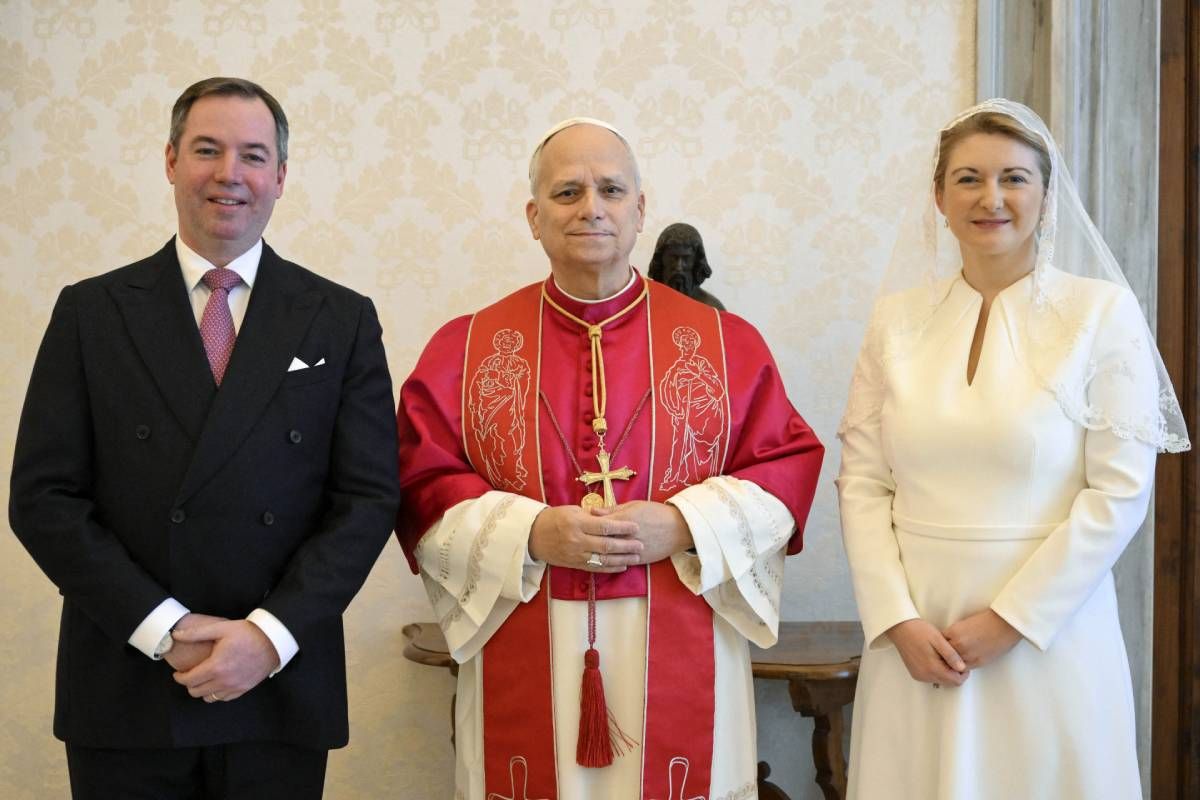 Le pape Léon XIV avec les grands-ducs de Luxembourg, Guillaume et Stéhanie, au Vatican en janvier 2026