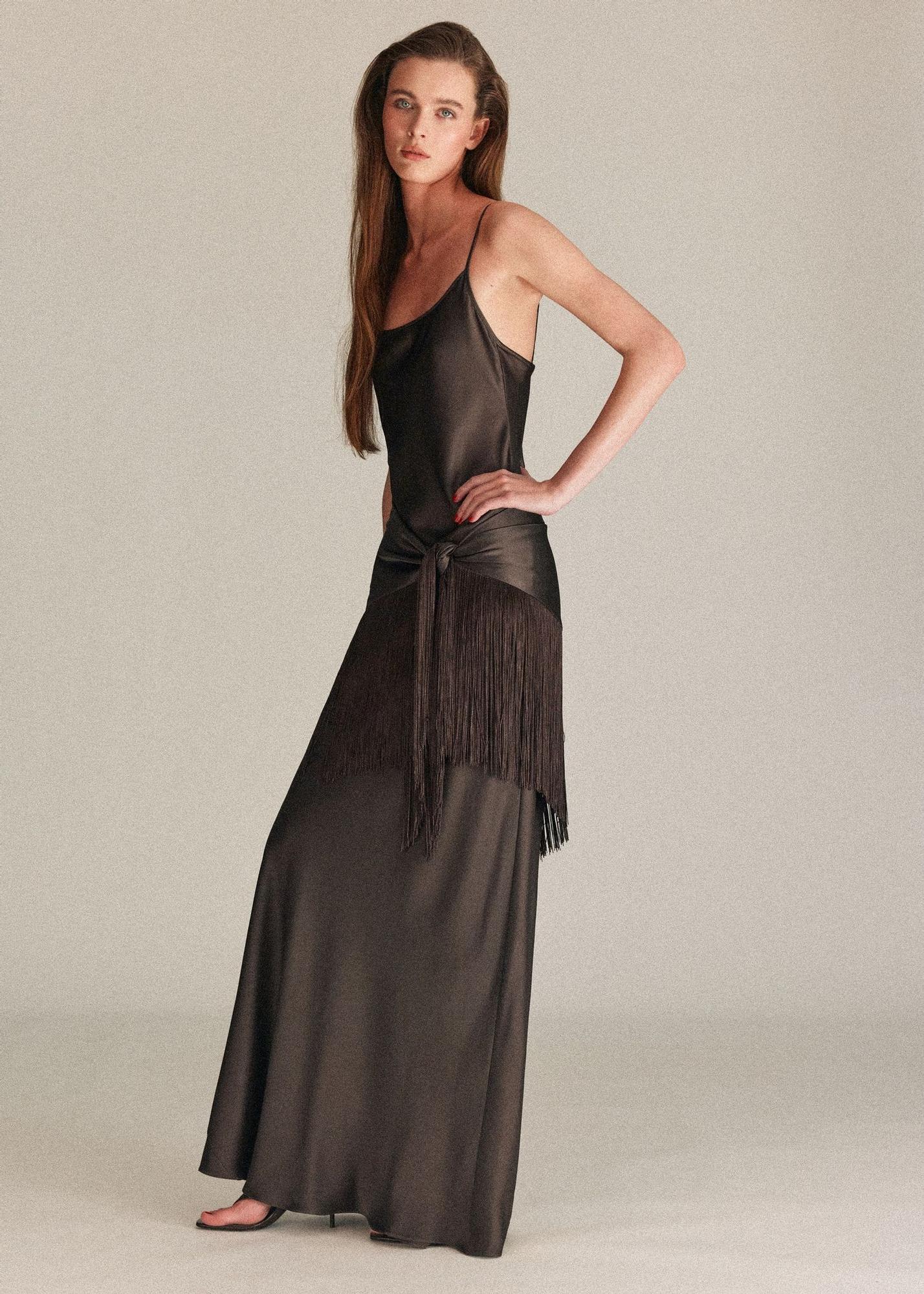 Robe d'invité en satin à franges